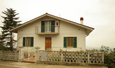Casa indipendente con garage e vista mare