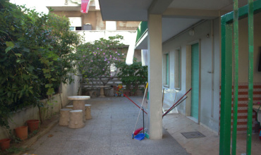 Appartamento vicino al mare con giardino e corte privata