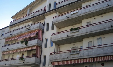 Ampio appartamento con balconi e garage