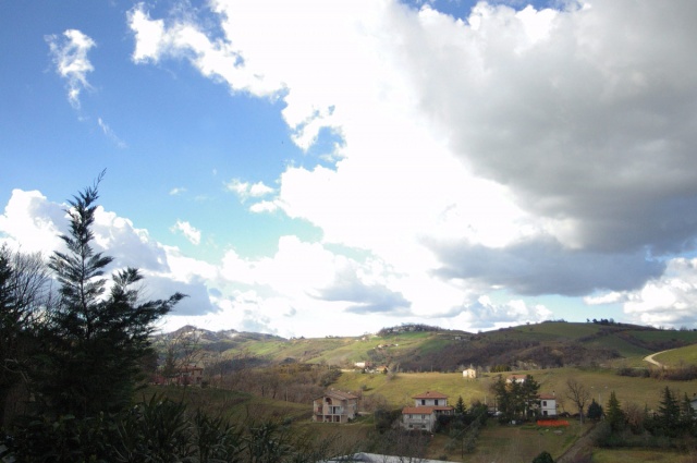 Vista su colline di casa a Montefino