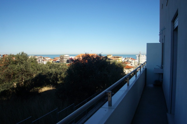Balcone con vista mare di nuovo appartamento duplex a Francavilla al Mare