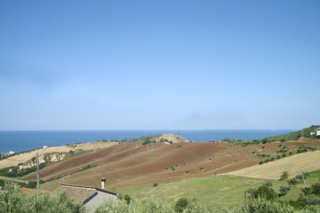 Vista colline e mare da casolare in vendita a Roseto degli Abruzzi