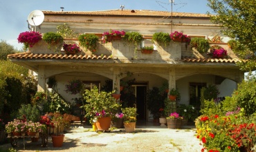Villa arredata con depandance e terreno